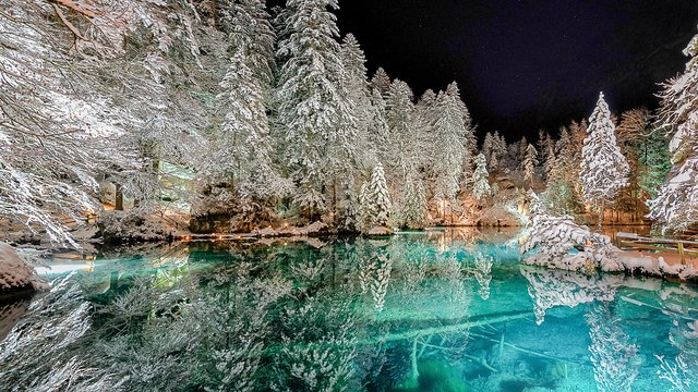 Weg der 1'000 Lichter – Fondue Iglu