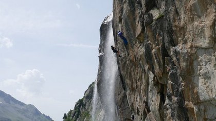 Abseilen am Wasserfall, Jungfrau Region