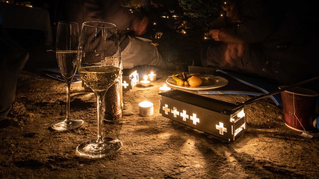 Höhlenraclette im Fels