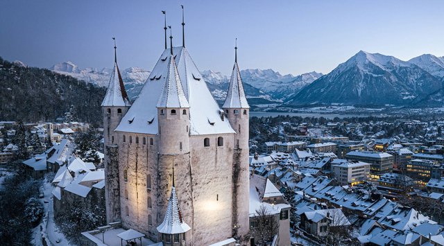 Schloss Thun, Ferienregion Interlaken