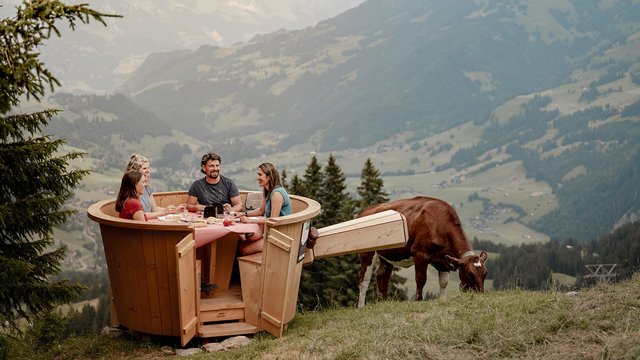 Entspannt geniessen im XXL-Fonduecaquelon, Fondueland Gstaad