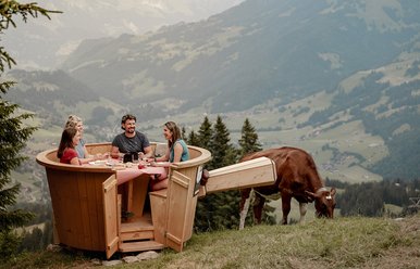 Entspannt geniessen im XXL-Fonduecaquelon, Fondueland Gstaad