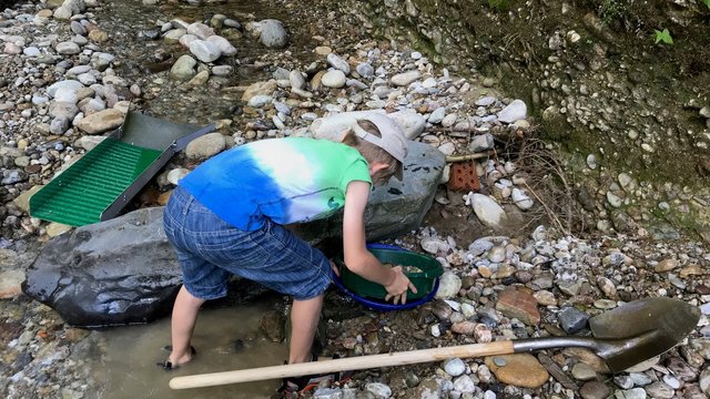 Panning for gold at the Napf
