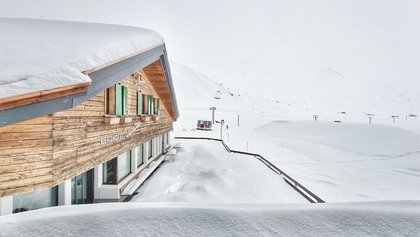Das Berghotel Engstligenalp im Winter direkt an der Piste, Adelboden-Lenk-Kandersteg
